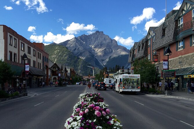 2 Days Rocky Tour | Banff + Yoho National Park | YYC - Yoho National Park: Natural Bridge and Emerald Lake