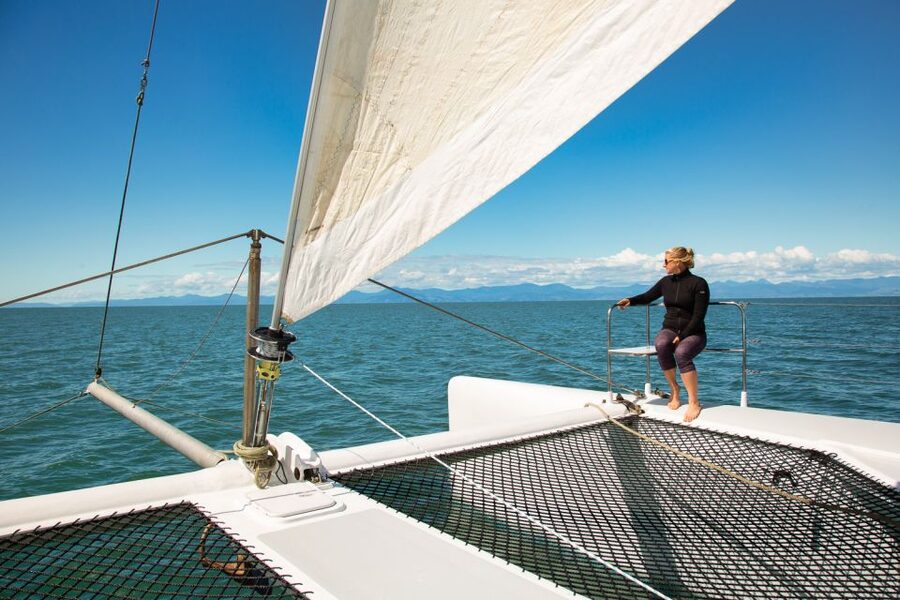 Abel Tasman National Park: Day Sailing Adventure with Lunch - Split Apple Rock and the first photo stops