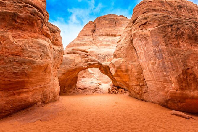 Arches National Park Self-Guided Driving Audio Tour - Garden of Eden and The Windows Road