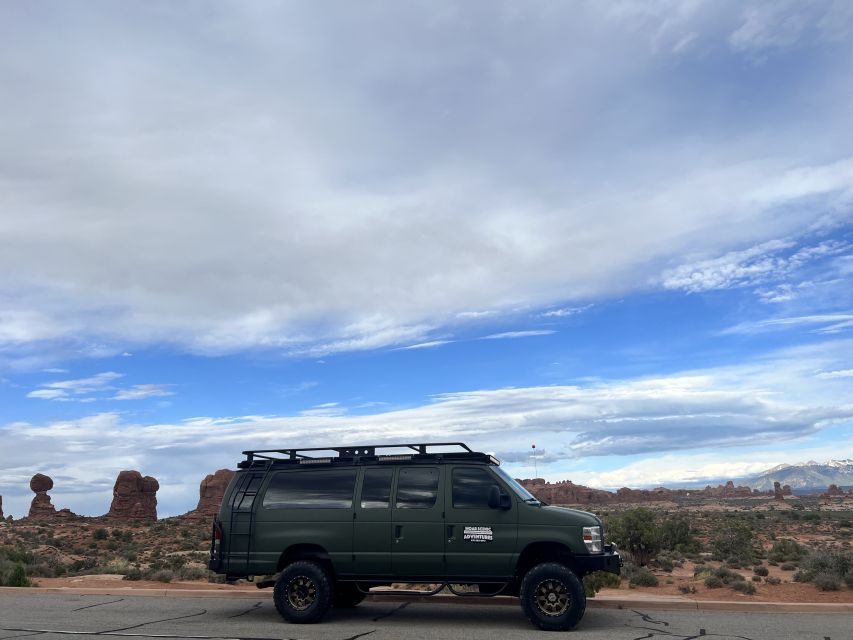 Arches National Park: Sunset Pavement Van Tour - Why an evening van tour works well in Arches