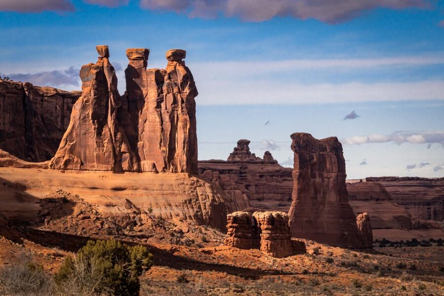 Arches National Park: Sunset Pavement Van Tour - What the guide adds to the red rock views