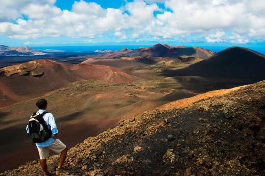 Arrecife/Playa Blanca: Timanfaya National Park Area Day Tour - El Golfo and Green Lake provide the Atlantic counterpoint