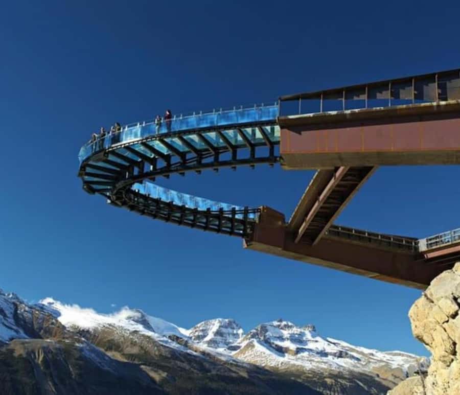 Banff and Jasper National Parks: Tour with Transport - Lake Louise and the changing seasonal route