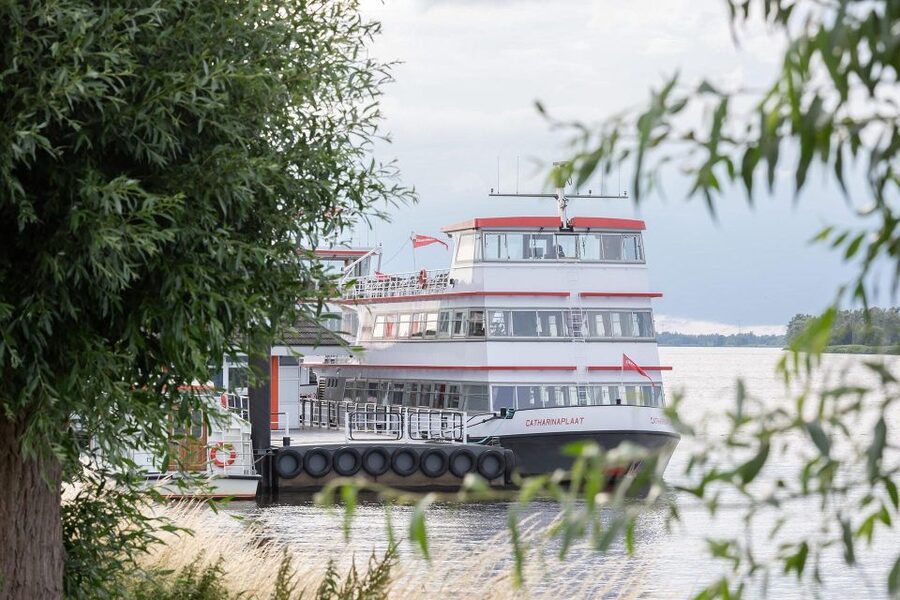 Biesbosch: Boat Cruise through National Park - Commentary and the language question