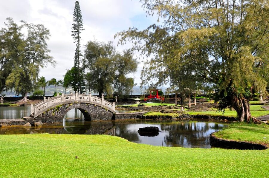Big Island: Hawaii Volcanoes National Park and Hilo Tour - Lunch in Volcano Village, with local flavor
