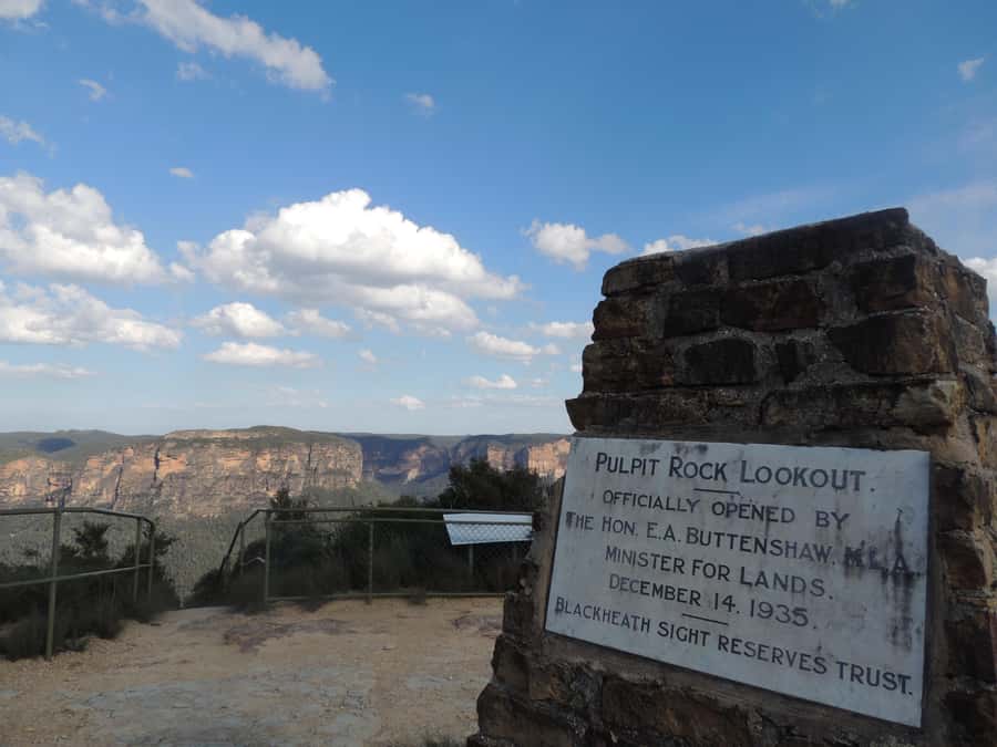 Blue Mountains: Inside a World Heritage National Park - Guide quality and communication deserve attention