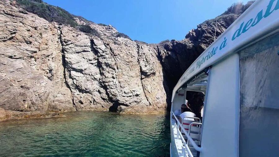 Bormes-les-Mimosas: Sea trip in the heart of Port-Cros National Park - Why the hybrid boat changes the ride