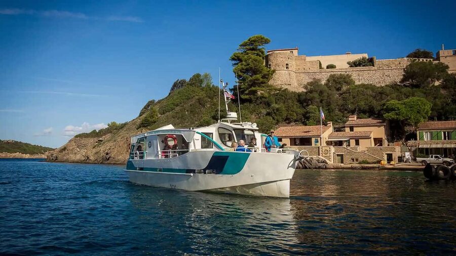 Bormes-les-Mimosas: Sea trip in the heart of Port-Cros National Park - What the commentary is like