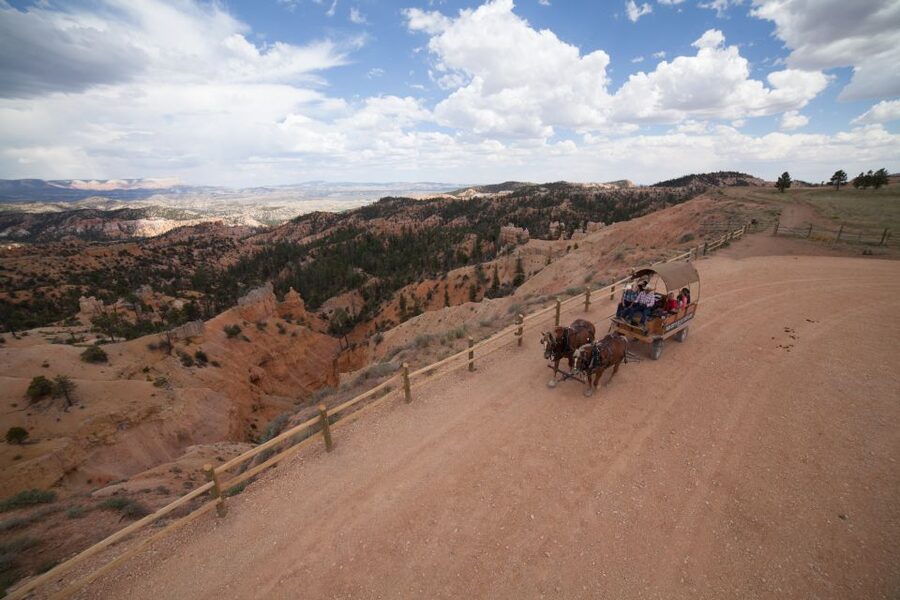 Bryce Canyon National Park: Scenic Wagon Ride to the Rim - Reaching the rim of Bryce Canyon