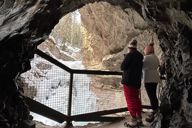Calgary/Canmore/Banff: Enchanting Banff National Park Day Tour - Lake Louise gives you another major lake view