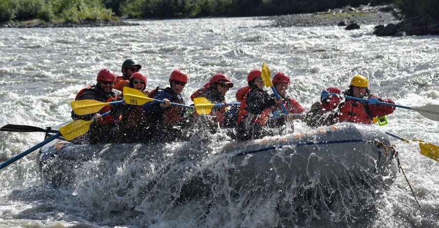 Canyon Run: Denali National Park Class IV Whitewater Rafting - Choosing an oar raft or a paddle raft