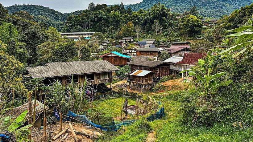 Chiang Mai:Doi Inthanon National Park & Hike at Kew Mae Pan - The Royal Pagodas and proper temple clothing