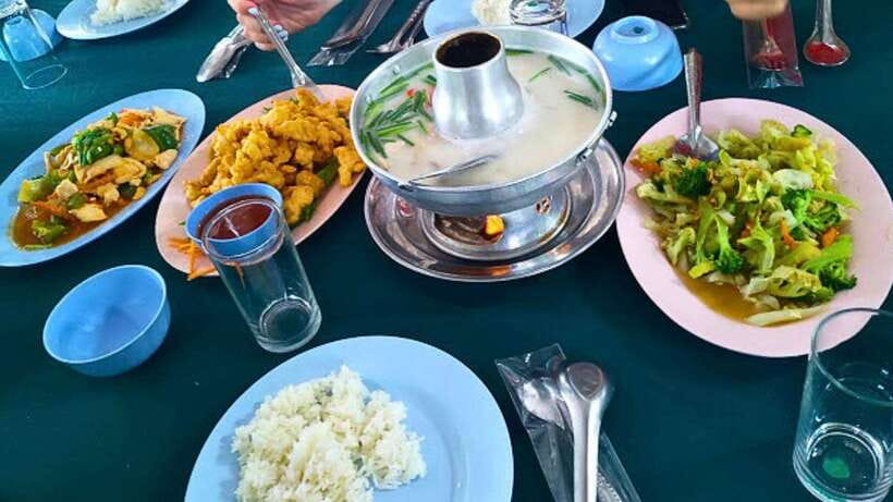 Chiang Mai:Doi Inthanon National Park & Hike at Kew Mae Pan - Pickup, seats, and small practical details