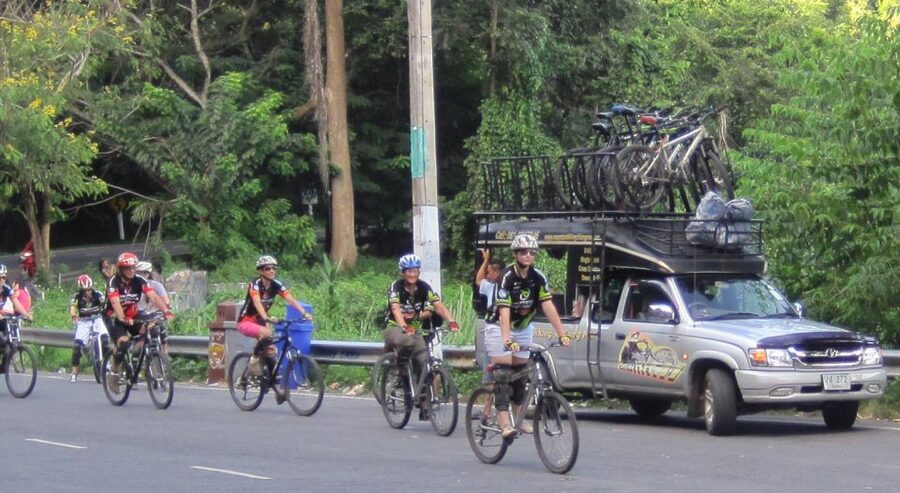 Chiang Mai: Doi Suthep National Park Leisure Hiking & Biking - Walking through the Hmong village