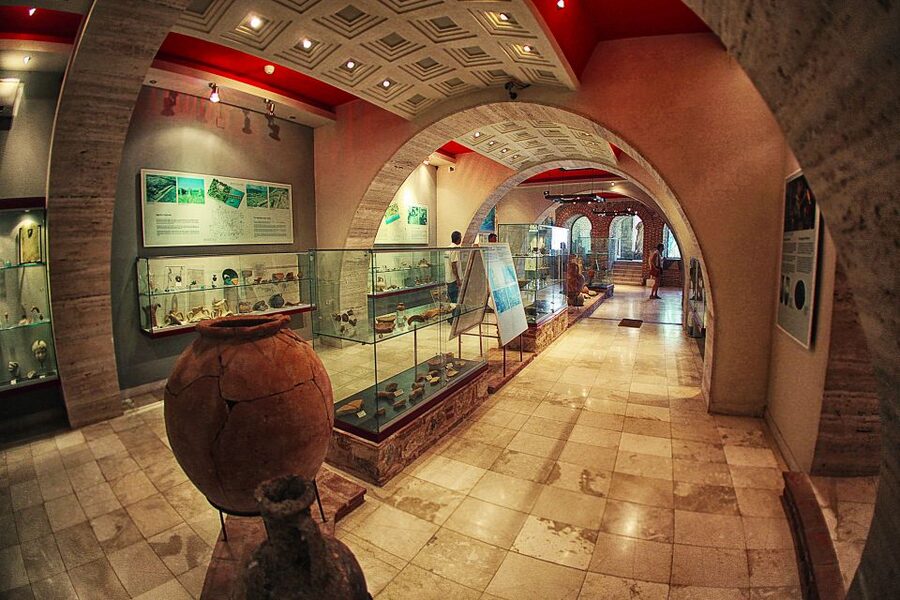 Day Trip to Saranda and Butrint National Park from Corfu - Who should choose the full guided option?