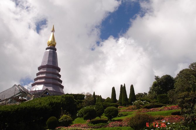 Doi Inthanon National park and 2 hours hiking with private tour - Thailand’s highest point and Ang Ka Nature Trail
