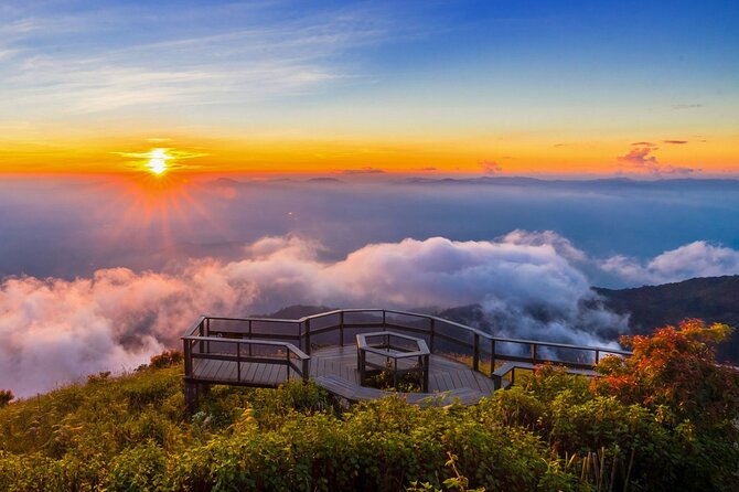 Doi Inthanon National Park with Nature Trail Trekking 1-Day Tour - The King and Queen Pagodas and their gardens