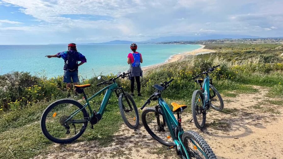E-Bike Scala dei Turchi: Food tasting, villages, snorkeling, nature reserve - Starting near Realmonte and getting comfortable on the bikes