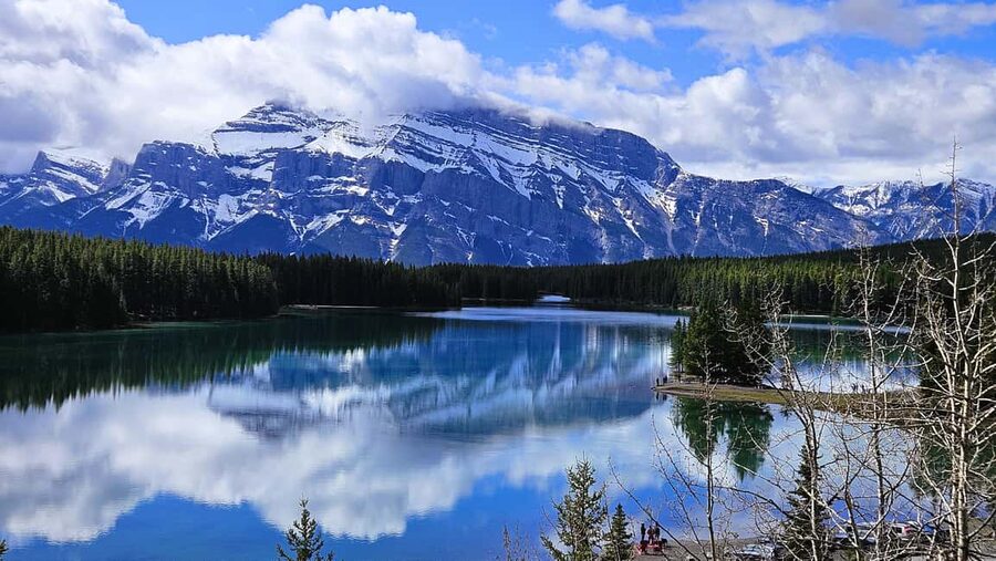 From Calgary/Canmore: Banff National Park Premium Day Trip - Bow Falls and the sound of rushing water
