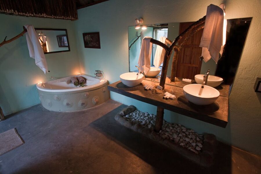 From Johannesburg: Kruger National Park 4-Day Luxury Safari - A full day inside Kruger National Park