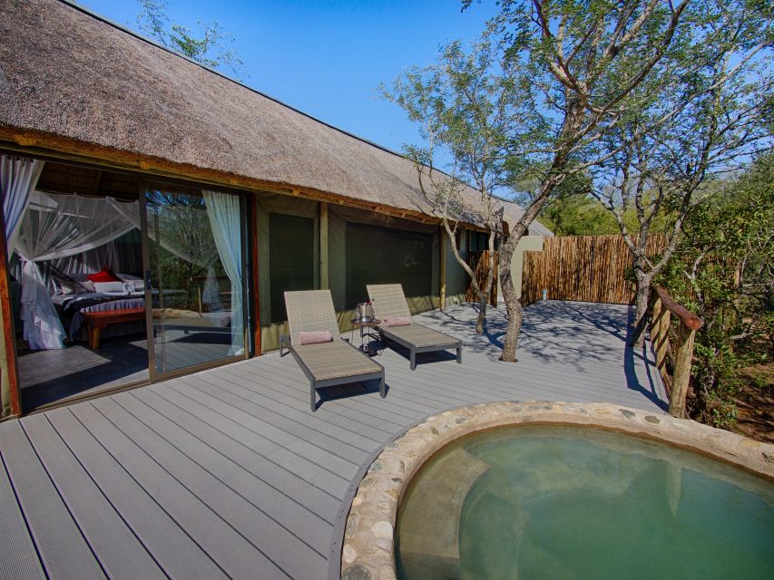 From Johannesburg: Kruger National Park 4-Day Luxury Safari - A short morning walk and the Three Rondawels