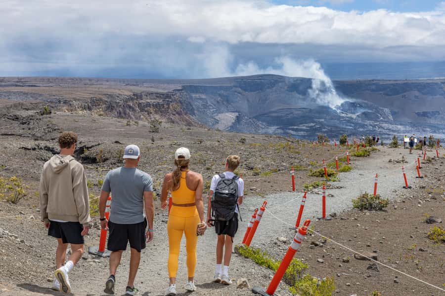 From Kailua-Kona: All-Inclusive Volcanoes National Park Tour - Punaluʻu Black Sand Beach and its sea turtles