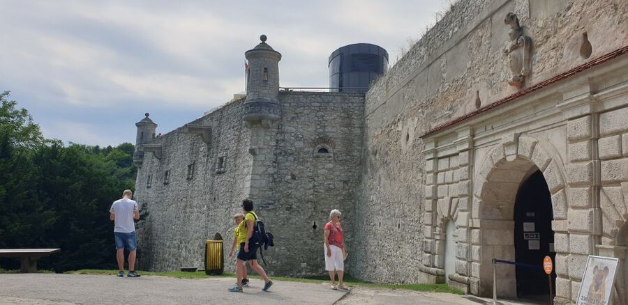 From Krakow: Ojców National Park & Ogrodzieniec Castle Tour - Ojców National Park: an easy introduction to the Jura