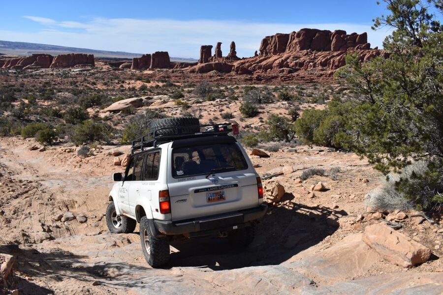 From Moab: Arches National Park 4x4 Drive and Hiking Tour - Tower Arch and Eye of the Whale Arch