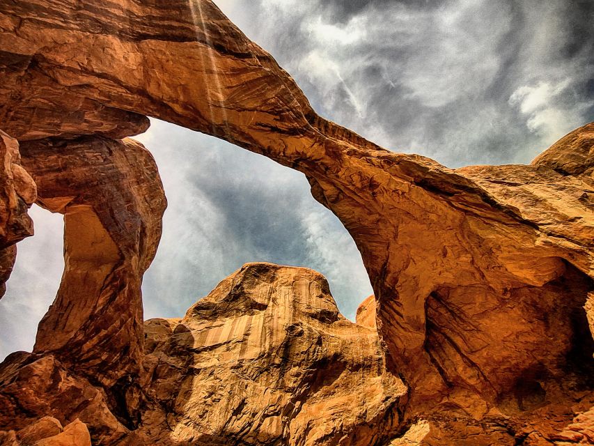 From Moab: Arches National Park 4x4 Drive and Hiking Tour - The Morning Hike: Start on Foot Among the Arches