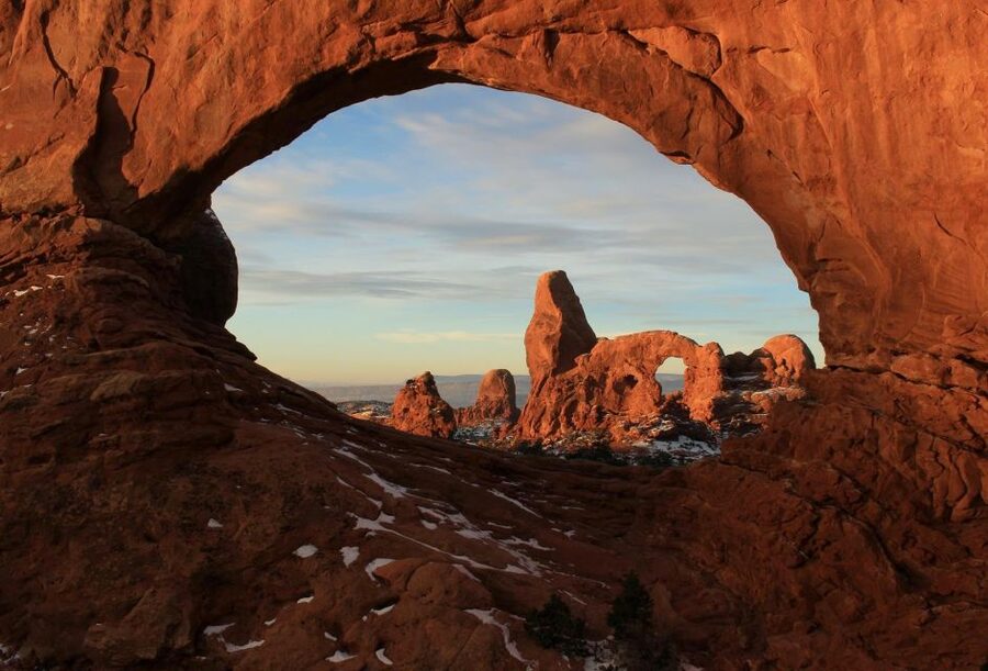 From Moab: Half-Day Arches National Park 4x4 Driving Tour - Eye of the Whale Arch and the Marching Men