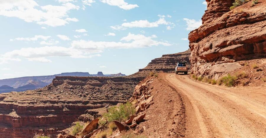From Moab: Sky District Canyonlands National Park 4x4 Tour - Fossil Point and Musselman Arch photo stops