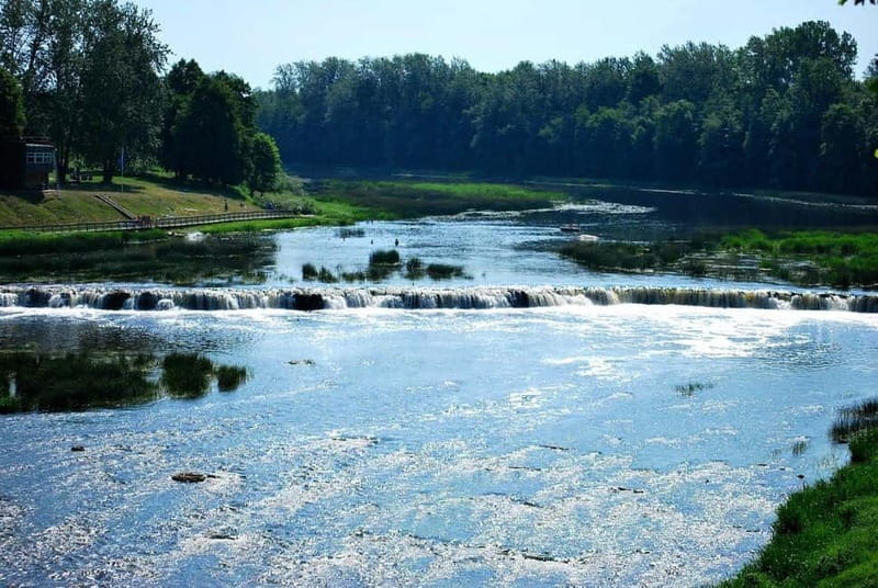 From Riga: Kemeri National Park and Kuldiga Tour - Kuldiga’s old streets and Baltic character