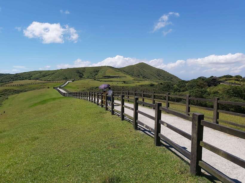 From Taipei: Beitou and Yangmingshan National Park Day Tour - Beitou connects volcanic heat with city life