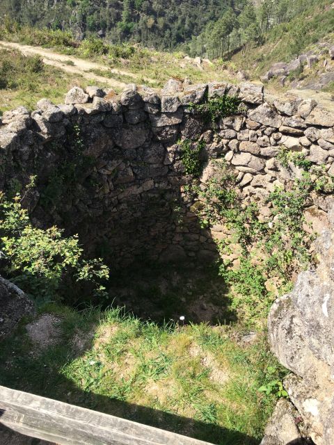 Gerês National Park Waterfalls and wolf village in 4x4 - Taking the rougher road by 4x4