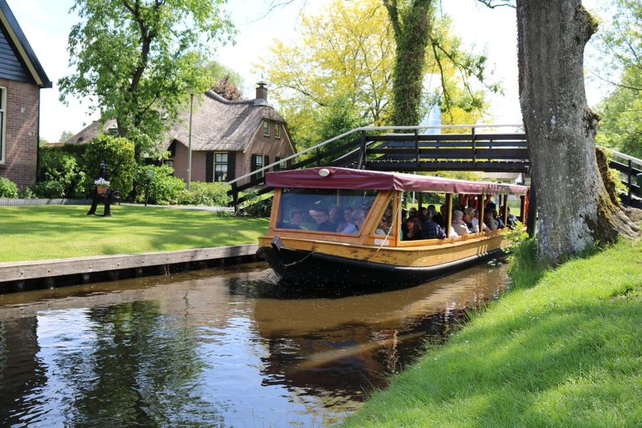 Giethoorn: Village & National Park Canal Cruise with Coffee - Key points to know before you book