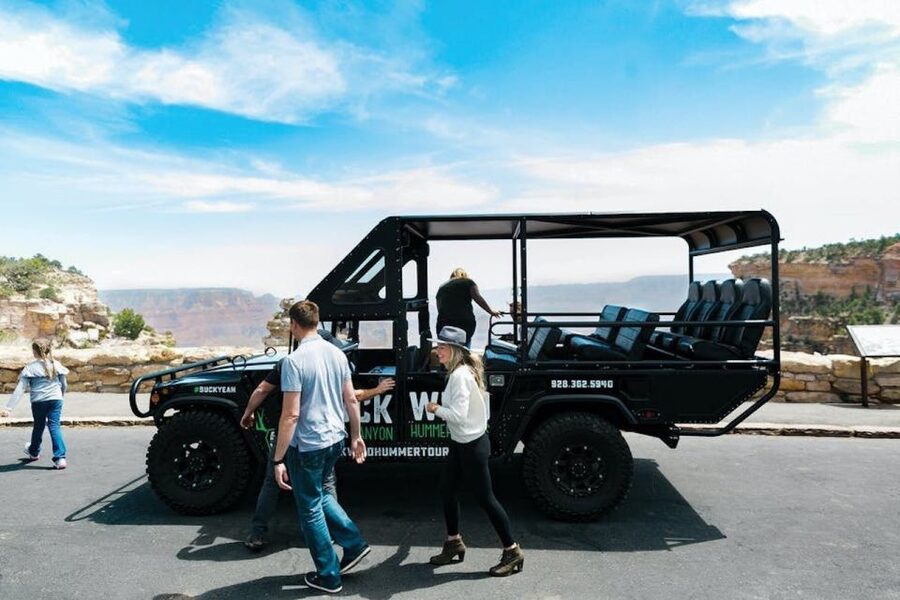 Grand Canyon National Park: Guided Sunset Hummer Tour - What the guide adds to the experience