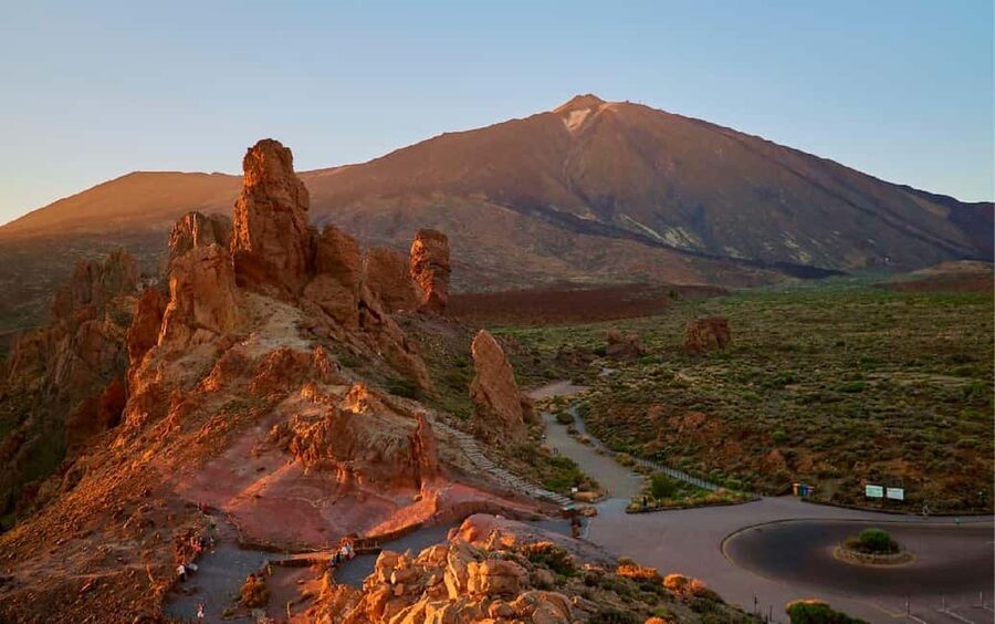 Guided tour of Roques de Garcia - Teide National Park - The volcanic story in the Cañadas del Teide