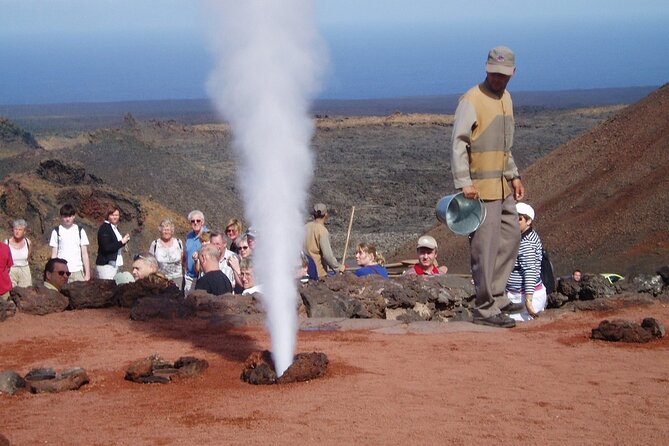 Guided tour: Timanfaya National Park and La Geria with pick-up - La Geria, where volcanic ash protects vines