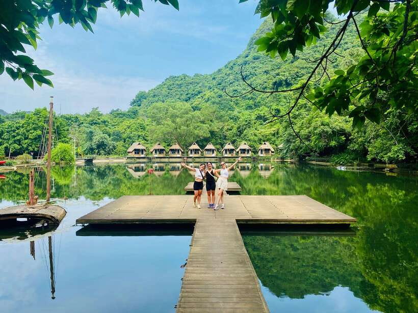 Half Day Hiking to Cat Ba National Park with a Guide - A short stop at Chua Linh Quang pagoda