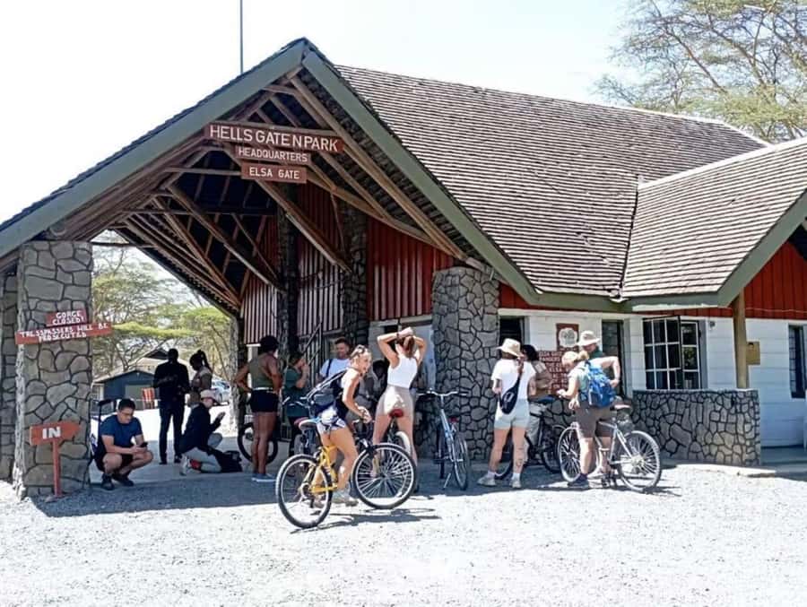 Hell's Gate National Park Day Trip With Baot Ride Tour - Lunch at Naivasha Fisherman’s Camp