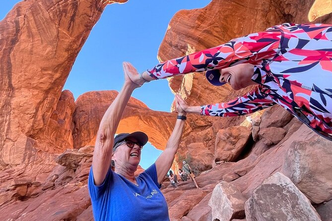 HIGHLY RATED Arches National Park Sightseeing Tour From Moab Utah - Why the open-air van works so well