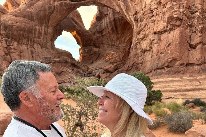 HIGHLY RATED Arches National Park Sightseeing Tour From Moab Utah - Park Avenue and the first sandstone giants