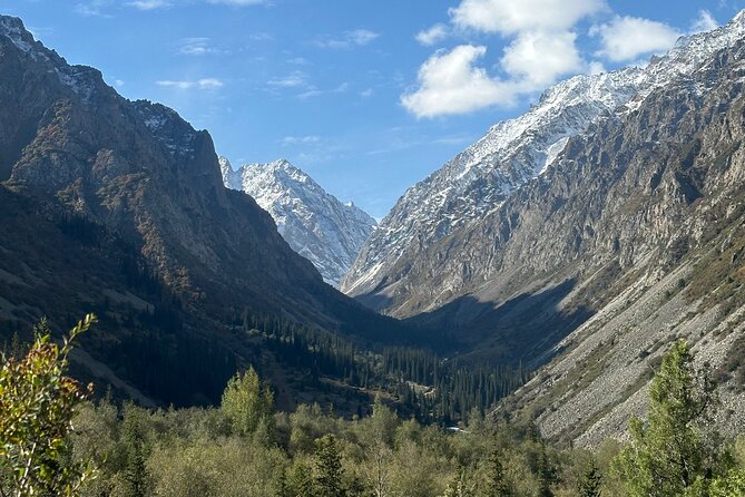 Hiking wonderland Ala Archa National Park - The first 2 km to Broken Heart Point