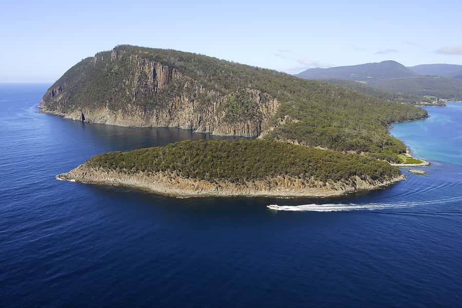 Hobart: Bruny Island Wilderness Coast Eco Cruise with Lunch - Lunch after the water