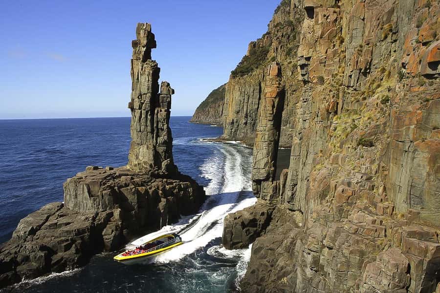 Hobart: Bruny Island Wilderness Coast Eco Cruise with Lunch - Ferry time and a simple Tasmanian morning tea
