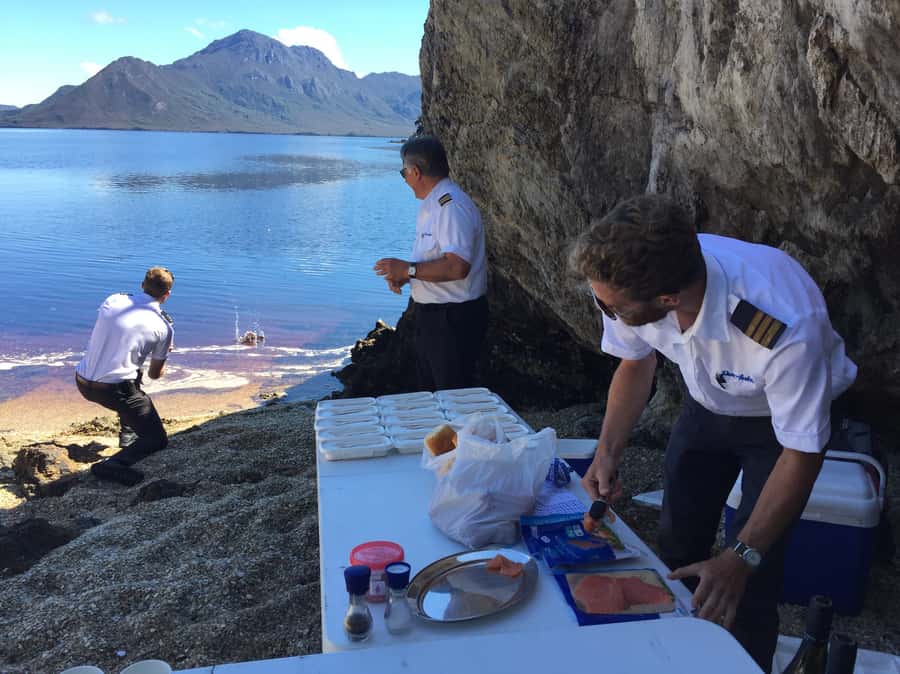 Hobart: Fly & Cruise in Southwest Wilderness Area with Lunch - Landing at Melaleuca and entering remote country