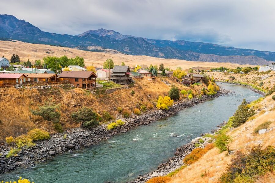 Jackson: 2-Day Yellowstone National Park Tour with Lunches - The overnight stop at Chico Hot Springs or Gardiner
