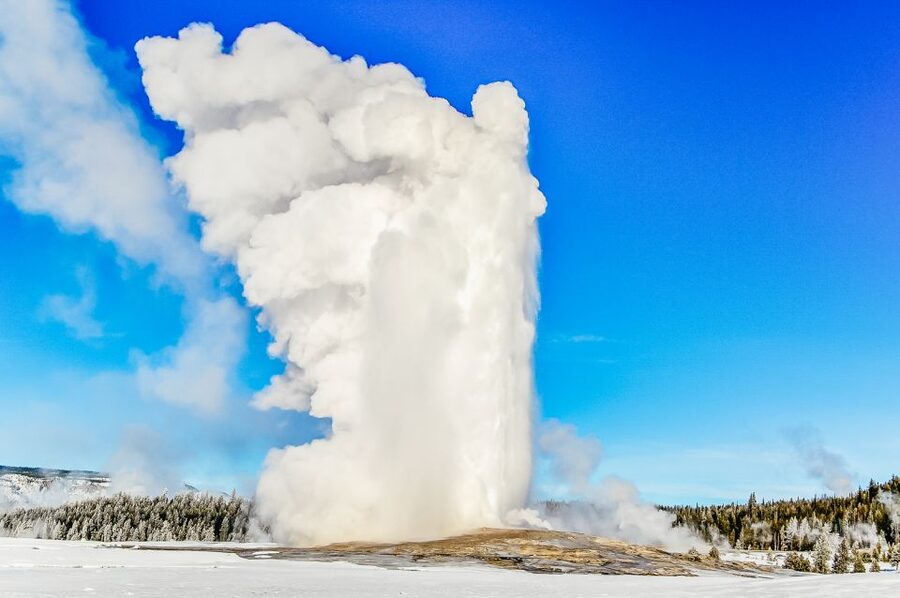 Jackson: 2-Day Yellowstone National Park Tour with Lunches - Day one: geyser basins and Yellowstone’s upper sights