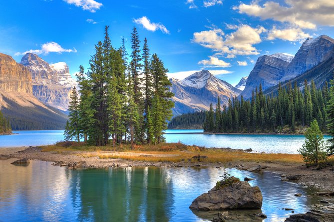 Jasper National Park 2-Day Tour: Maligne Lake & Columbia Icefield - Day one: Bow Lake and the Icefields Parkway