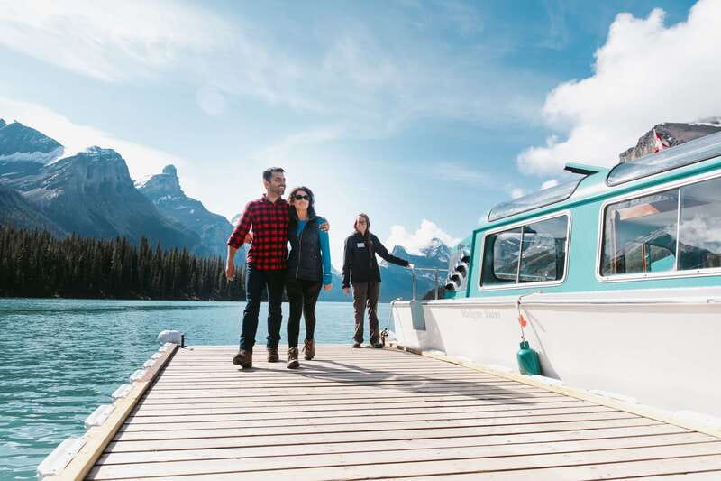 Jasper National Park: Maligne Lake Cruise With Guide - Reaching Maligne Lake from Jasper
